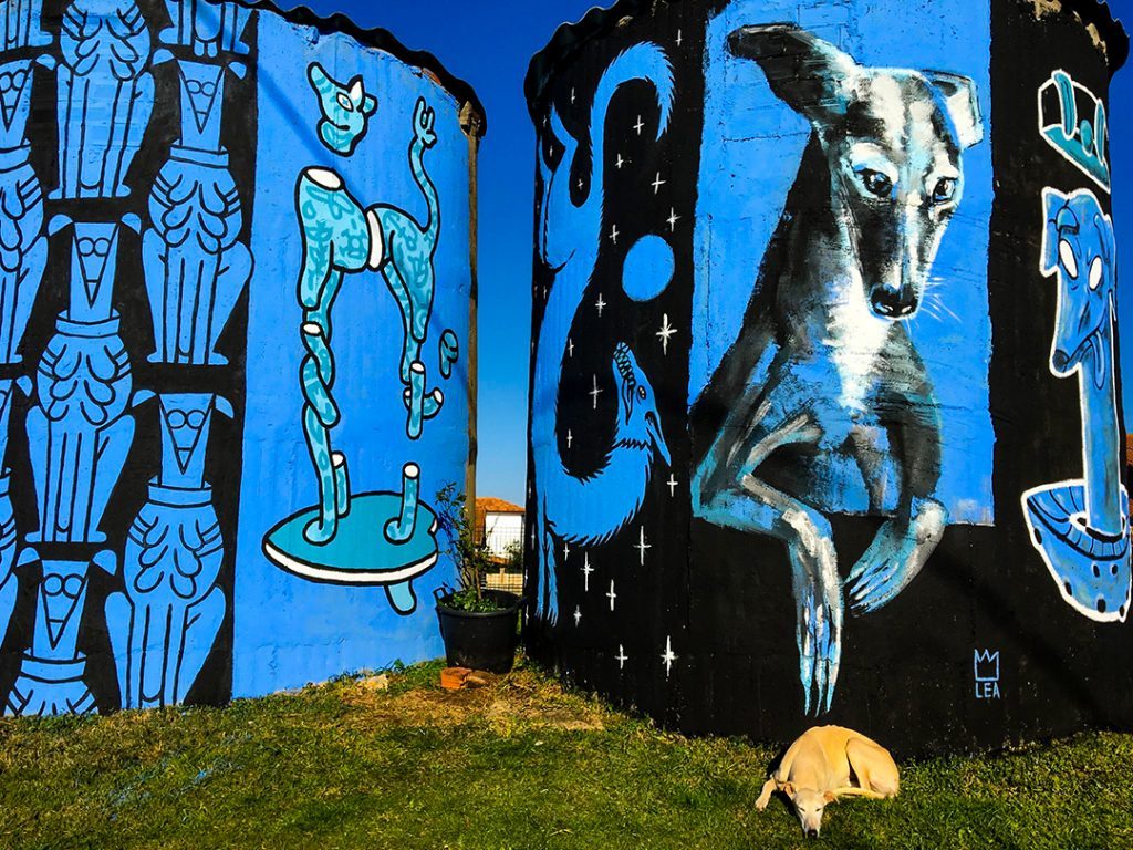 Mural Galgo pintado por Gorka Gil