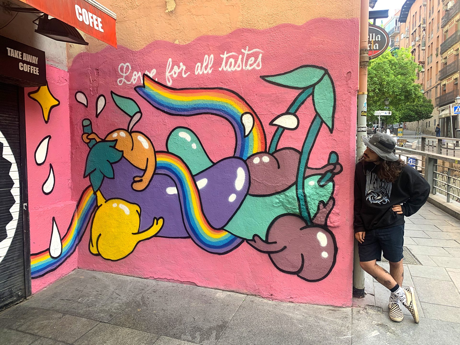 Fruit Lovers mural gay pintado por Gorka Gil en Madrid Lavapies