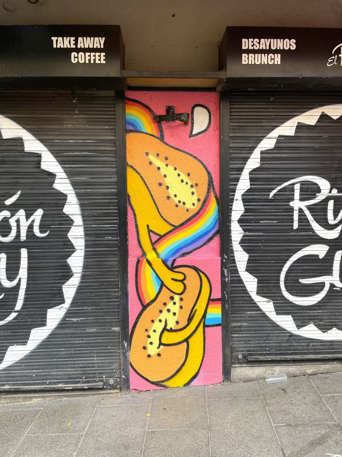 Fruit Lovers mural gay pintado por Gorka Gil en Madrid Lavapies